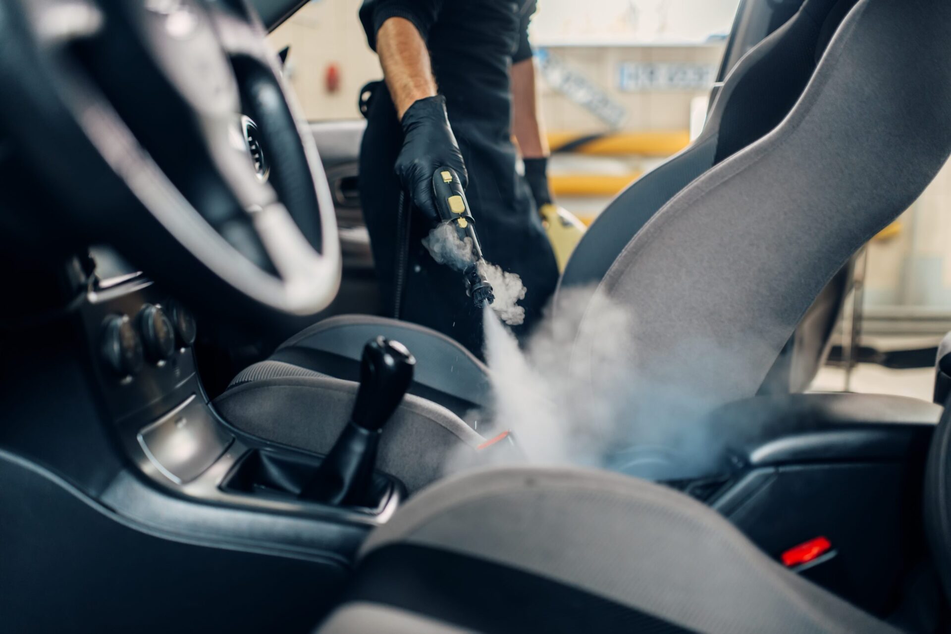 Cómo limpiar la tapicería del coche