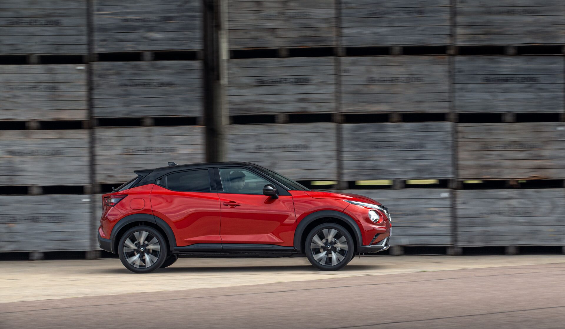 Llantas, ruedas y puertas del modelo Nissan