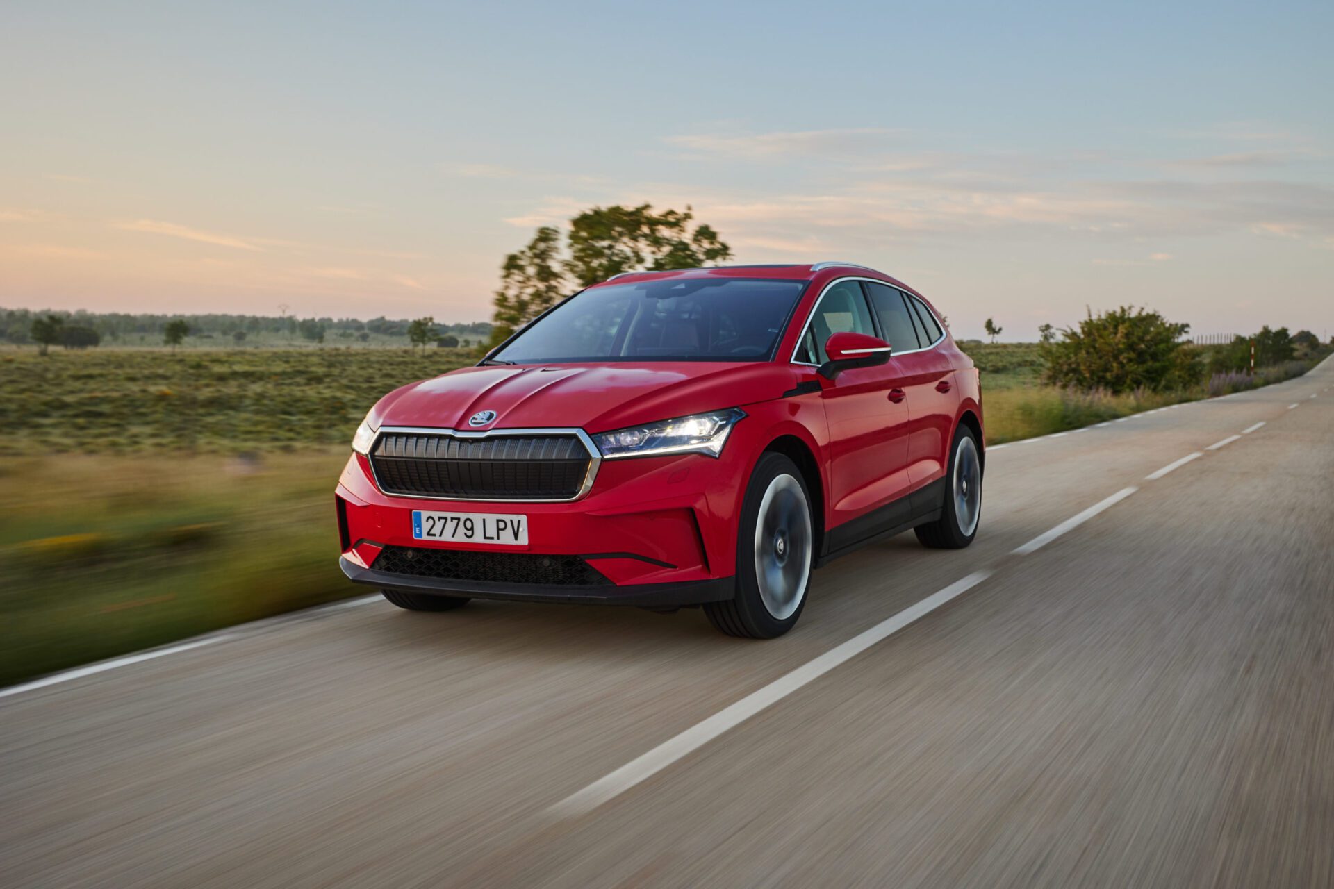 Skoda enyaq iv rojo movimiento