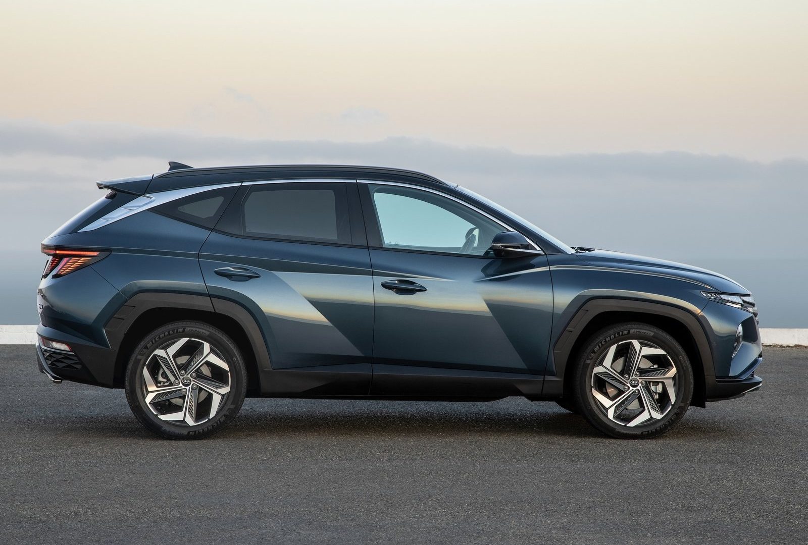 hyundai tucson vista lateral