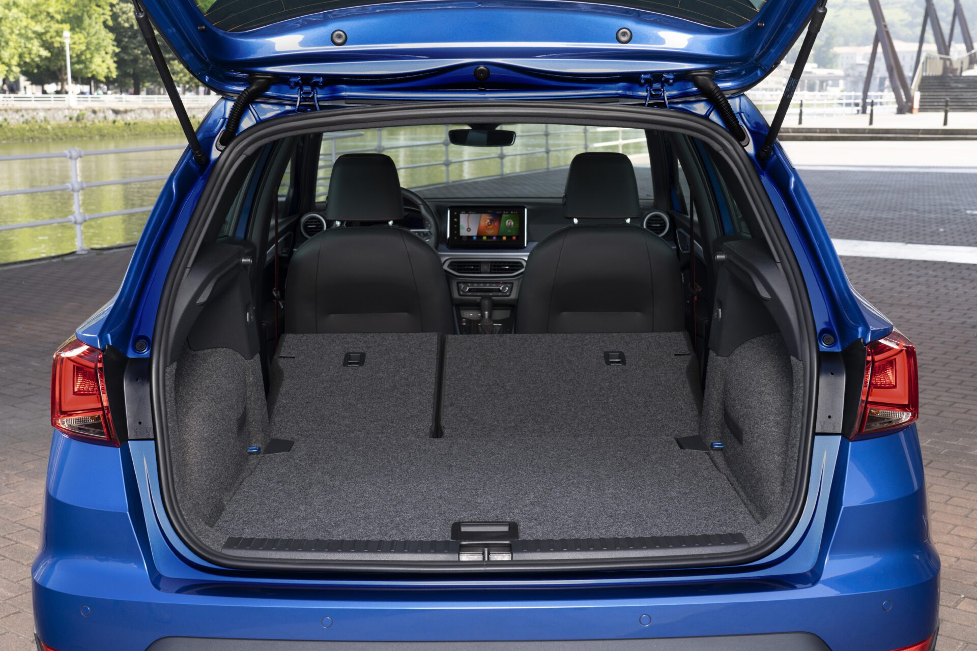 maletero con asientos abatidos seat arona