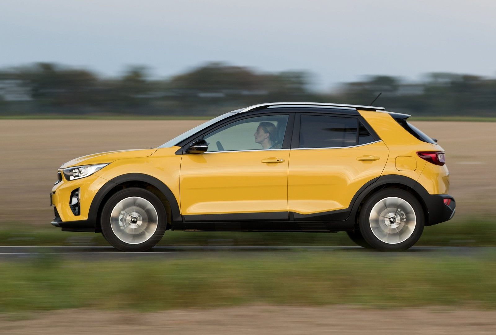 medidas y maletero kia stonic amarillo